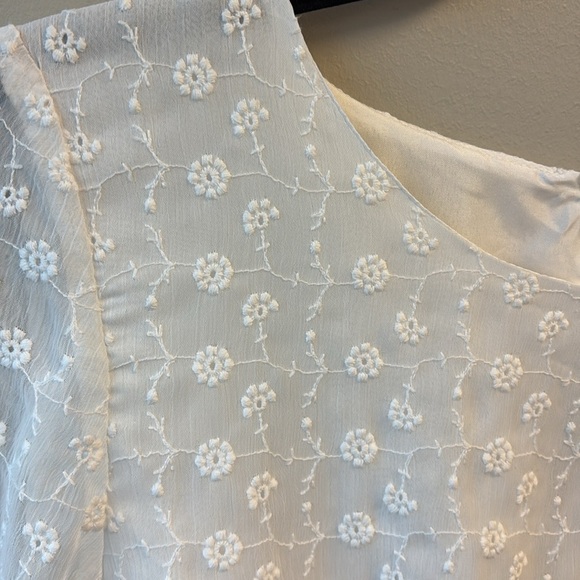 BB Dakota XS White Flutter Sleeve Blouse - Picture 3 of 6